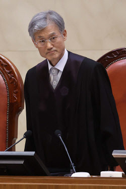 [포토]대심판정 입장하는 조희대 대법원장                                                                                                                                                                 