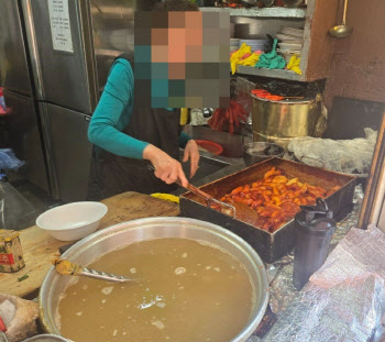 “3500원 떡볶이 ‘이것’과 교환”…美 여행객 사연 ‘화제’