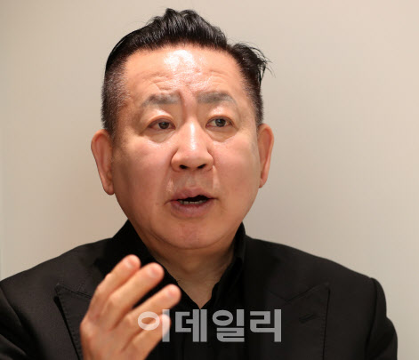 김정숙 여사 옷을 디자인했을 뿐인데…모든 게 막혔다