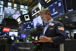 다우·S&P500 9일째 랠리…침체우려·미중긴장 줄었다 [월스트리트in]