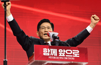 김문수, 한동훈 꺾고 대선후보 선출 “반명 연대로 이재명 이길 것”(종합)