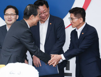 한덕수 “김문수에 연락할 것”…金 “이재명 집권 막아야”