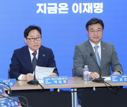 민주 &quot;법원, 李공판기일 연기하라…대법원장 이미 탄핵사유&quot;