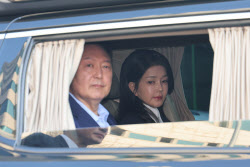 윤 부부 압수 영장에 ‘배달앱 사용 내역’ 들어간 이유...왜?