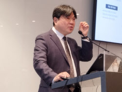 큐라클, 반려동물 신장병 신약 3상 착수…103조 세계 시장 진출 노린다