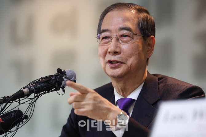 서울외신기자클럽 초청 기자간담회, '답변하는 한덕수' 