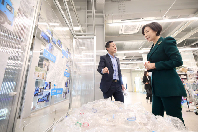 자금·판로 애로 겪는 '기후테크 스타트업'...중기부 "생태계 강화" - 뉴스 썸네일 이미지