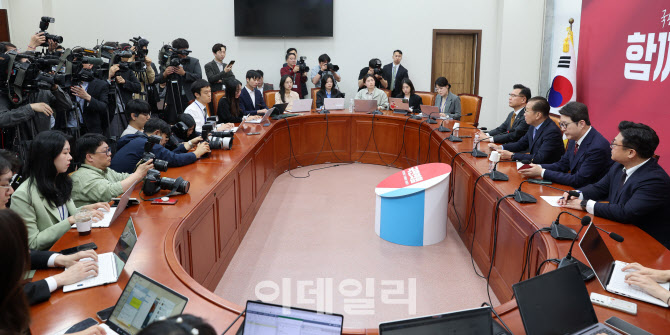 권영세 국민의힘 비상대책위원장, 대선후보 단일화 관련 기자간담회                                                                                                                                   
