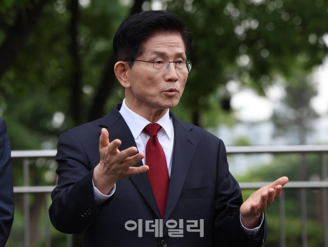 2차 회동 마치고 질의에 답하는 김문수                                                                                                                                                              