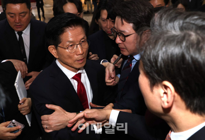김문수 '무소속 대통령 후보 만들기 응할 수 없어'                                                                                                                                         