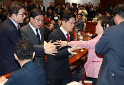 金, 국힘 의총서 “강제 단일화 못 응해”…권영세 “매우 실망”(상보)