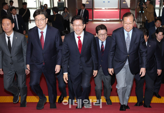 김문수-권영세, '함께 의원총회 참석'                                                                                                                                                     