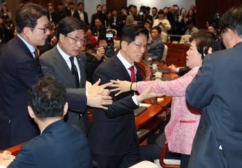 김문수-국민의힘 지도부 '대선 후보 단일화...의총서 정면 충돌'