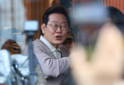 李, 10일 오전 대선 후보 등록…'계엄군 저지' 배우 이관훈 동행