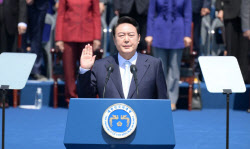 3년 전 윤석열 취임식, 1호 결재 한덕수 임명 [그해 오늘]