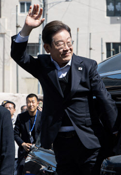 홍준표 고향 간 이재명 “洪, 지금 국힘 보면 기가 찰 것”