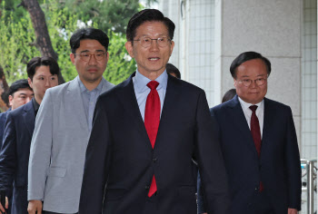 ‘후보 선출 취소 효력정지’ 가처분 심문 출석 김문수…묵묵부답