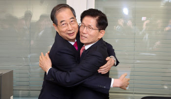 돌아온 金 떠나는 韓…물 건너간 반(反) 이재명 빅텐트