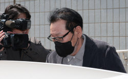 `尹 부부 커넥션` 중심에 선 `건진법사' 전성배, 오늘 2차 공판