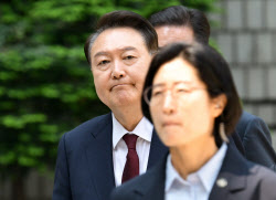 [포토] 법원 향하는 윤석열                                                                                                                                                                               