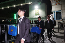 계엄 전말 밝혀지나…경찰, ‘尹 비화폰 서버’ 복원 진행