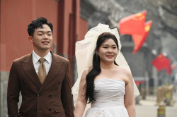 ‘이 규정’ 바꿨을 뿐인데…中 혼인 신고 수천쌍 늘었다