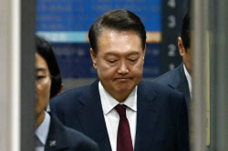 尹, 이르면 오늘 자진 탈당 가능성…국힘 내부는 ‘혼선’