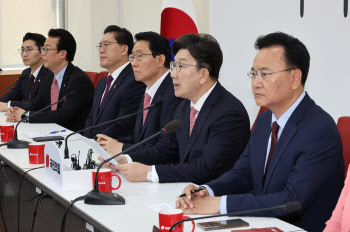 권성동 “민주, 李 흠집냈다고 대법관 엽기 인격살인…李 합법죄 만들라”
