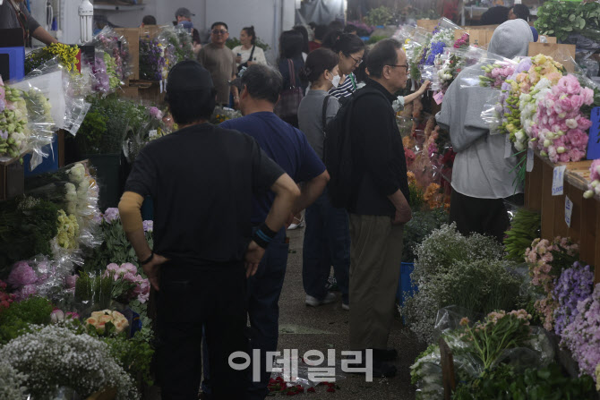 북적이는 꽃시장 