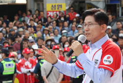 김문수 “지방 정부로 인허가권 이양…기업 이전 시 세금 감면”