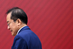 ‘국힘 절연’ 홍준표 영향력 여전…권성동 “선배님, 노여움은 제게”