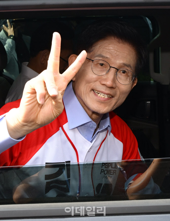 김문수, '밀양 유세 마치고 이동'                                                                                                                                                         