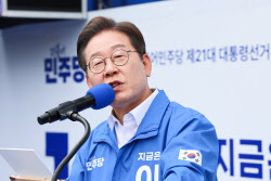 이재명 “내란 세력 ‘깨끗한 법정’에 세워야”…민주당은 특검법 속도전