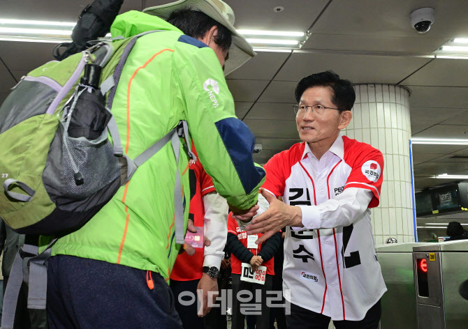 김문수 국민의힘 대선 후보,신도림역 출근길 인사