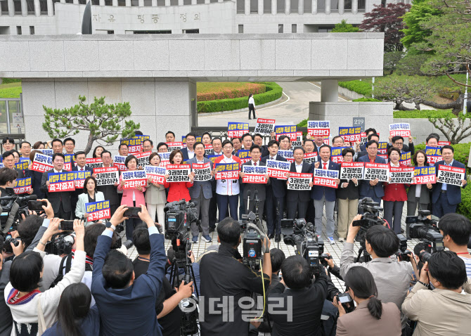 김문수 대선 후보, 국힘 의원들과 민주당 규탄대회                                                                                                                                                   