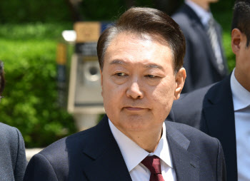 尹, 계엄 직후 추경호·나경원과 전화...경찰 내역 확보