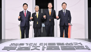첫 토론회…金 집중타격 이재명, 침착한 김문수, 존재감 보인 이준석