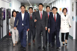 [포토]나한히 걷는 김문수-오세훈-이준석                                                                                                                                                                  