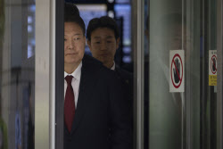 [포토] 재판정 나서는 윤석열 전 대통령                                                                                                                                                                   