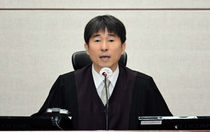 서해 피살 공무원 유족, 지귀연 판사에 호소문…무슨 내용?