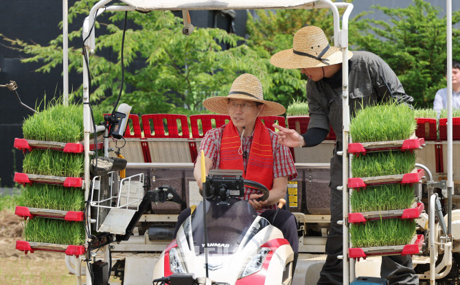 이양기 모는 김문수                                                                                                                                                                                