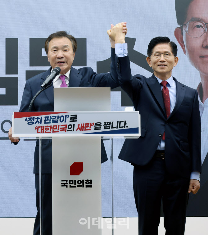 김문수 정치개혁 관련 긴급 기자회견 찾아 지지선언하는 손학규 