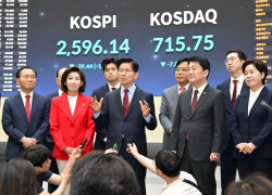 [포토]한국거래소 홍보관 찾은 김문수 국민의힘 대선후보                                                                                                                                                   