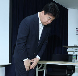 악재 속출에 ‘백종원 브랜드’ 매출액 20% 뚝