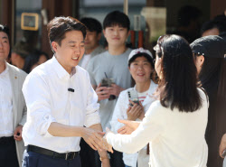 홍준표 손 잡는 이준석…&quot;洪이 원하는 정치 계승&quot;