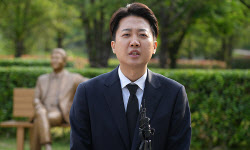 ‘노무현’ 둘러싼 공방 “이준석 거짓말, 교활” vs “법적 조치”