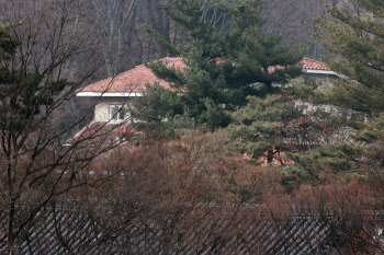 `계엄 후 사흘` 원격 삭제된 尹 비화폰…경찰, 증거인멸 수사