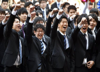 석달 일하고 “사표 낸다”는 日 청년들…“옮기면 임금 뛴다”
