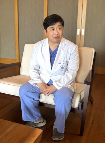 美의사들, 韓카티스템 수술 ‘열공’…메디포스트, 3상 준비 착착
