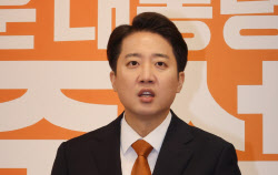 &apos;&apos;젓가락&apos;&apos; 논란 이준석 &quot;문제 발언이 성기냐? 비속어도 아니고...&quot;